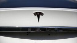 Penjualan Tesla Kritis, Disalip 2 Merek China – Update 2