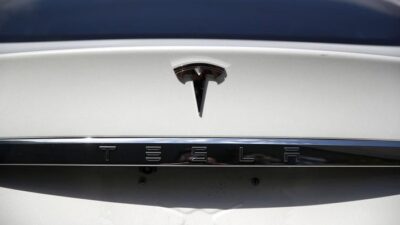 Penjualan Tesla Kritis, Disalip 2 Merek China – Update 2