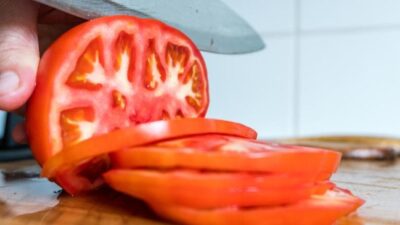 Menentukan Status Tomat: Buah atau Sayur dengan AI dan Machine Learning
