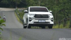“Innova Zenix Hybrid: Konsumsi BBM yang Tembus Batas, Efisiensi yang Membuat Heboh”