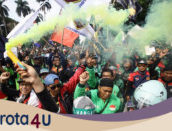 Ojol Teriak Upahnya Dibabat Aplikator, Istana Bilang Begini: Ketimpangan Gaji yang Membuat Ojek Online Berontak