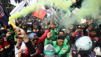 Ojol Teriak Upahnya Dibabat Aplikator, Istana Bilang Begini: Ketimpangan Gaji yang Membuat Ojek Online Berontak