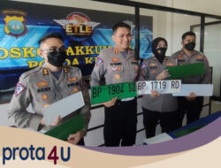 “Pelat Nomor Hijau di Mobil: Apa Artinya untuk Kita?”