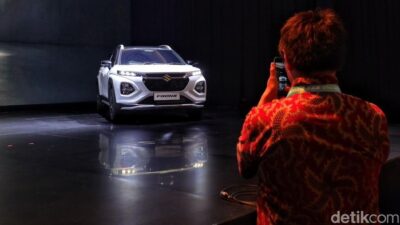 “Suzuki Fronx Siap Mempesona: 10 Ribu Konsumen Sudah Menantikan!”