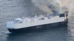 “Asap dari Kapal Angkut 3.000 Mobil China Terbakar: Apakah Mobil Listrik Lebih Berbahaya dari yang Dikira?”