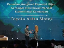 **Toyota Terpilih Raih Anugerah Ekonomi Hijau dari detikcom untuk Teknologi Elektrifikasi**
