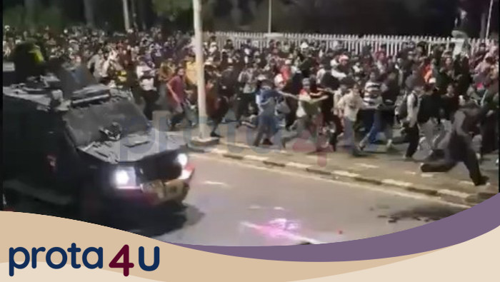 Rantis Brimob Lindas Driver Ojol: Mobil Spek Antipeluru Vs Massa Pegang Kayu - Update 2