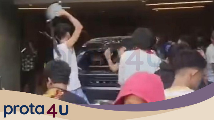 Mobil Lexus Ahmad Sahroni Dirusak Warga, Segini Harganya: Kisah Tragis atau Pelajaran Berharga?