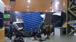 Truk Tabrak Gerbang Tol Ciawi: Rem Blong atau Kesalahan Pilot?