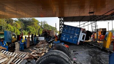 Truk Tabrak Gerbang Tol Ciawi: Status Uji KIR Terungkap, Apa Yang Akan Terjadi Selanjutnya?