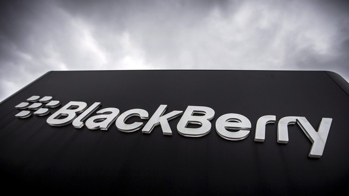 Jangan Biarkan HP Anda Diintip! Saran Pakar Keamanan BlackBerry untuk Mencegah Penyusup