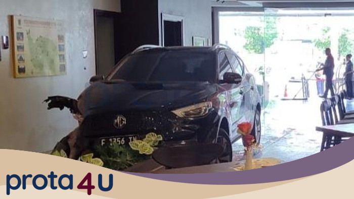 Warga Saksikan Mobil Listrik 'Terbang' Masuk Hotel, Fenomena yang Belum Pernah Terjadi Sebelumnya