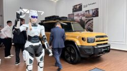 [Robot AiMOGA: Solusi Cerdas untuk Meningkatkan Produktivitas Sales Mobil]