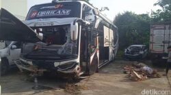 Bus Haryanto Terguling di Tol Batang, 3 Kali Oleng, Tragis!