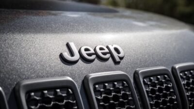 **Pemilik Mobil Hybrid Jeep Wrangler dan Grand Cherokee Waspada: Risiko Kebakaran dan Langkah Pencegahan**