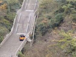 Dari Atas ke Bawah: Chery vs Range Rover di 999 Anak Tangga China, Siapa yang Menang?