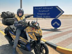 **Xmax ke Makkah: Kisah Bikers yang Menantang Rute Paling Berbahaya**